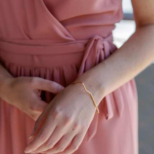 bracelet line plaqué or porté