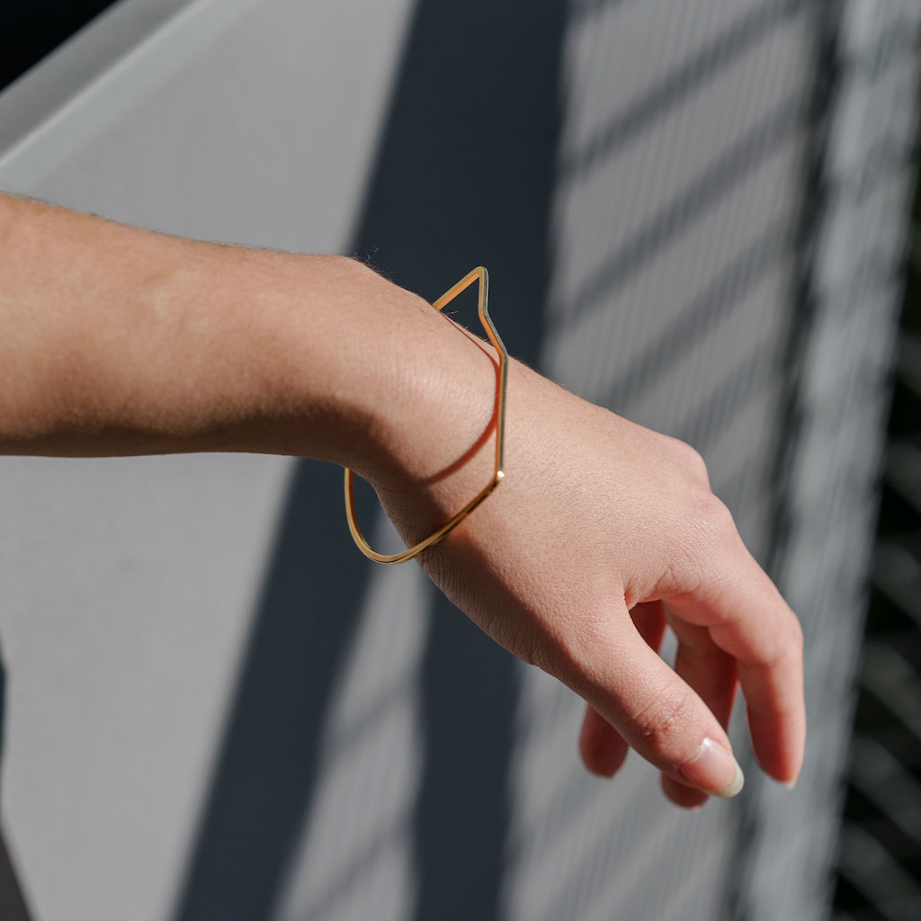 bracelet line plaqué or porté