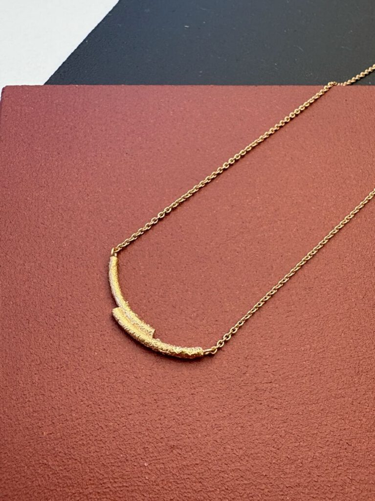 Collier minimaliste brut or